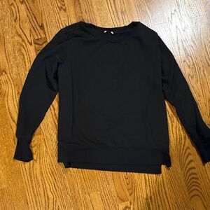 Mondetta Women's Classic Black Crew Neck Sweater